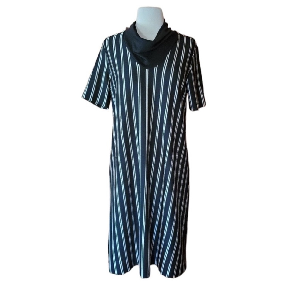 1970s Cofa's Closet‎ Black & Off White Poly Dress